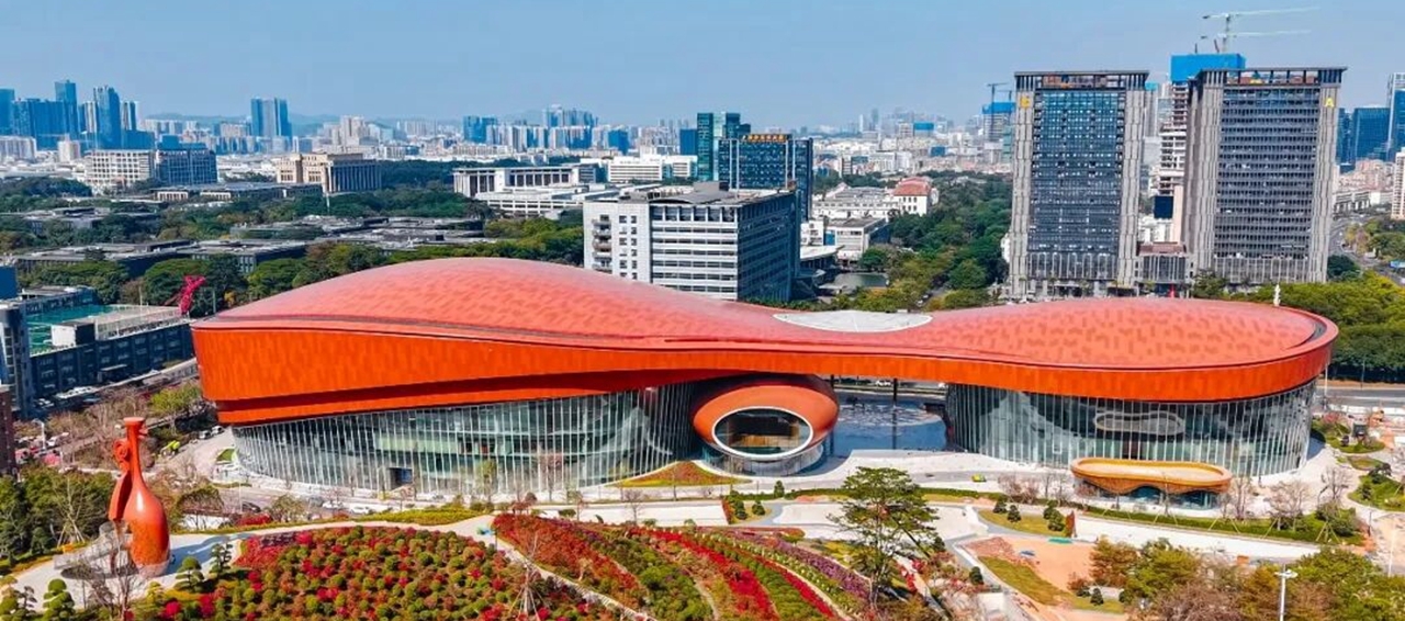 أسبوع التصميم يستعرض الإبداع بإمكانيات لامحدودة